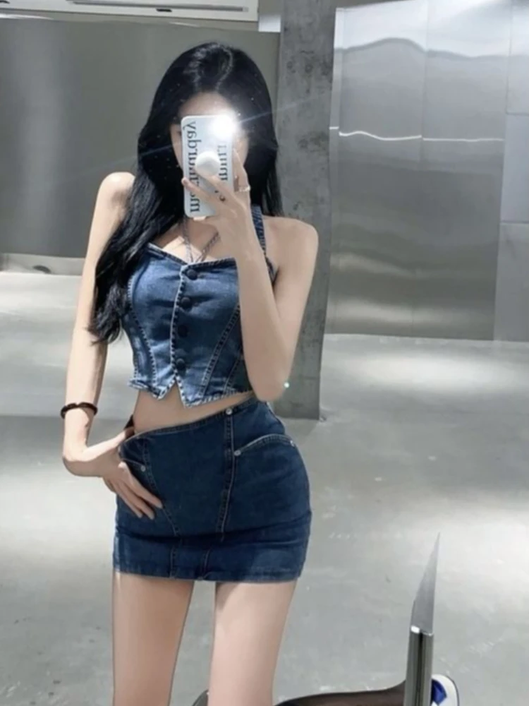 

Женский джинсовый комплект из двух предметов: облегающая мини-юбка и топ с открытой спиной, летняя мода 2026, повседневный уличный стиль, уникальный дизайн