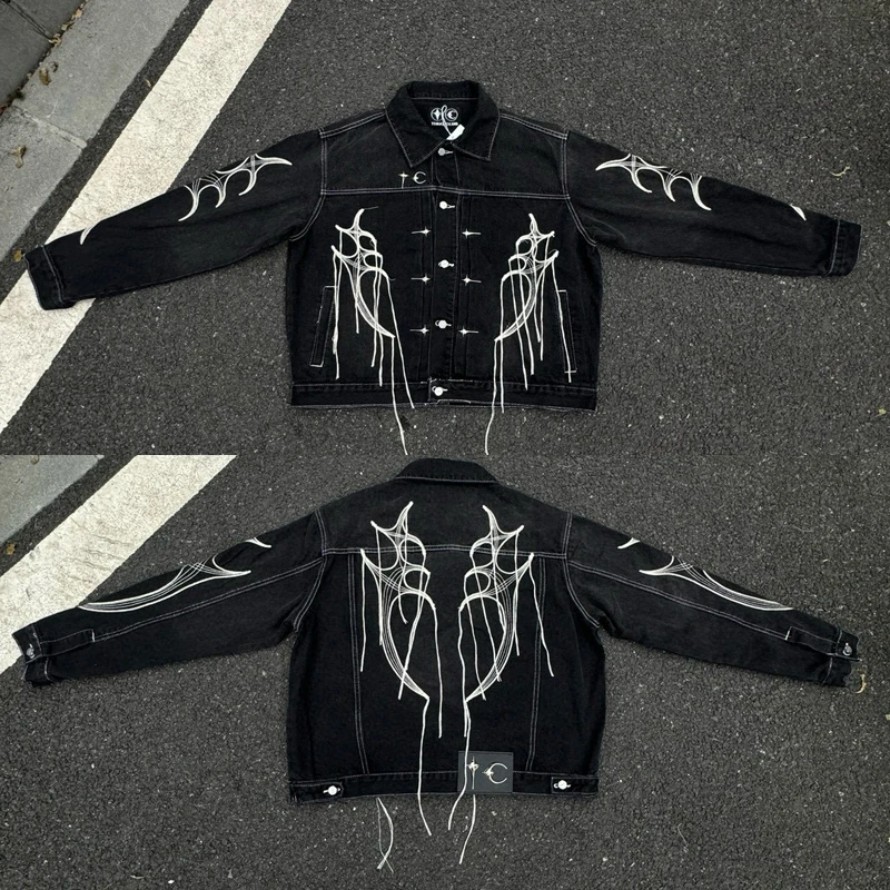 

Мужская и женская уличная куртка Thug Club на груди, классический металлический логотип, вышитый карман с кисточками, потертые черные джинсовые пальто с длинными рукавами