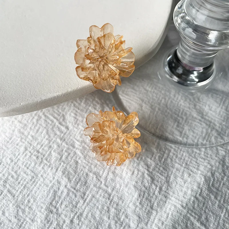 Temperament Cute Small Fresh Gardenia Clip on Earrings Wedding Transparent Acrylic Flower Ear Clips for Female Girls Non Pierced