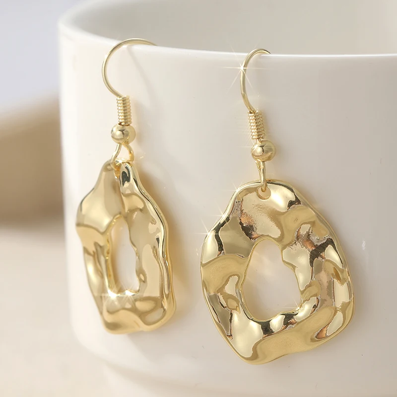 Concise Fashion Golden Plated Irregular Geometric Dangle Earrings for Women Exquisite Jewelry Accessories Retro Pendant Earrings