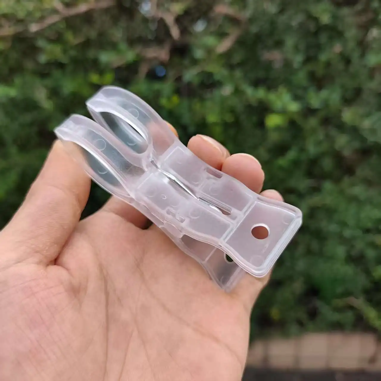 4/8Pcs Clothespins Clips, Heavy-Duty Plastic Laundry Drying Clips for Beach Towels, Blankets, Quilts, Outdoor Clothes Holder Set