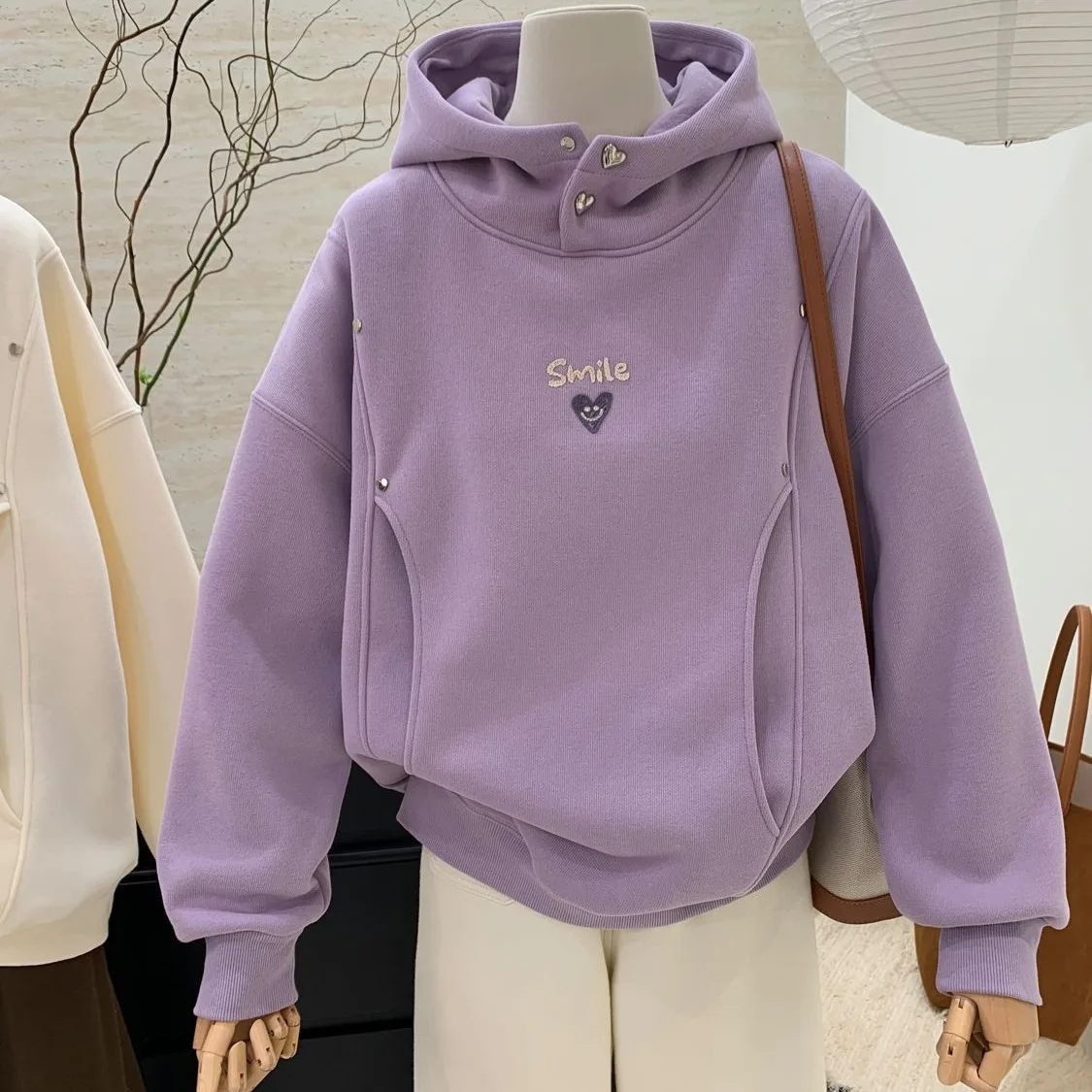 

Minority design sense of love smiling face plus velvet hooded sweater blouse autumn and winter new thick loose pullover blouse