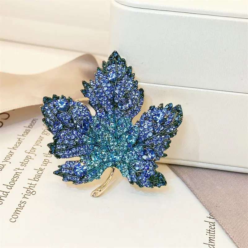 Corsage Brooch Women's High-end Delicate Maple Leaf Tide Suit Sweater Pin Versatile Design Sense Niche