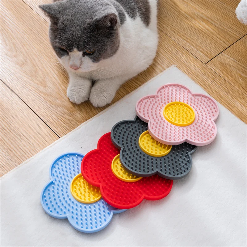 Almohadilla de silicona con forma de flor para lamer a gatos, placa bonita para lamer lenta, suministros para mascotas