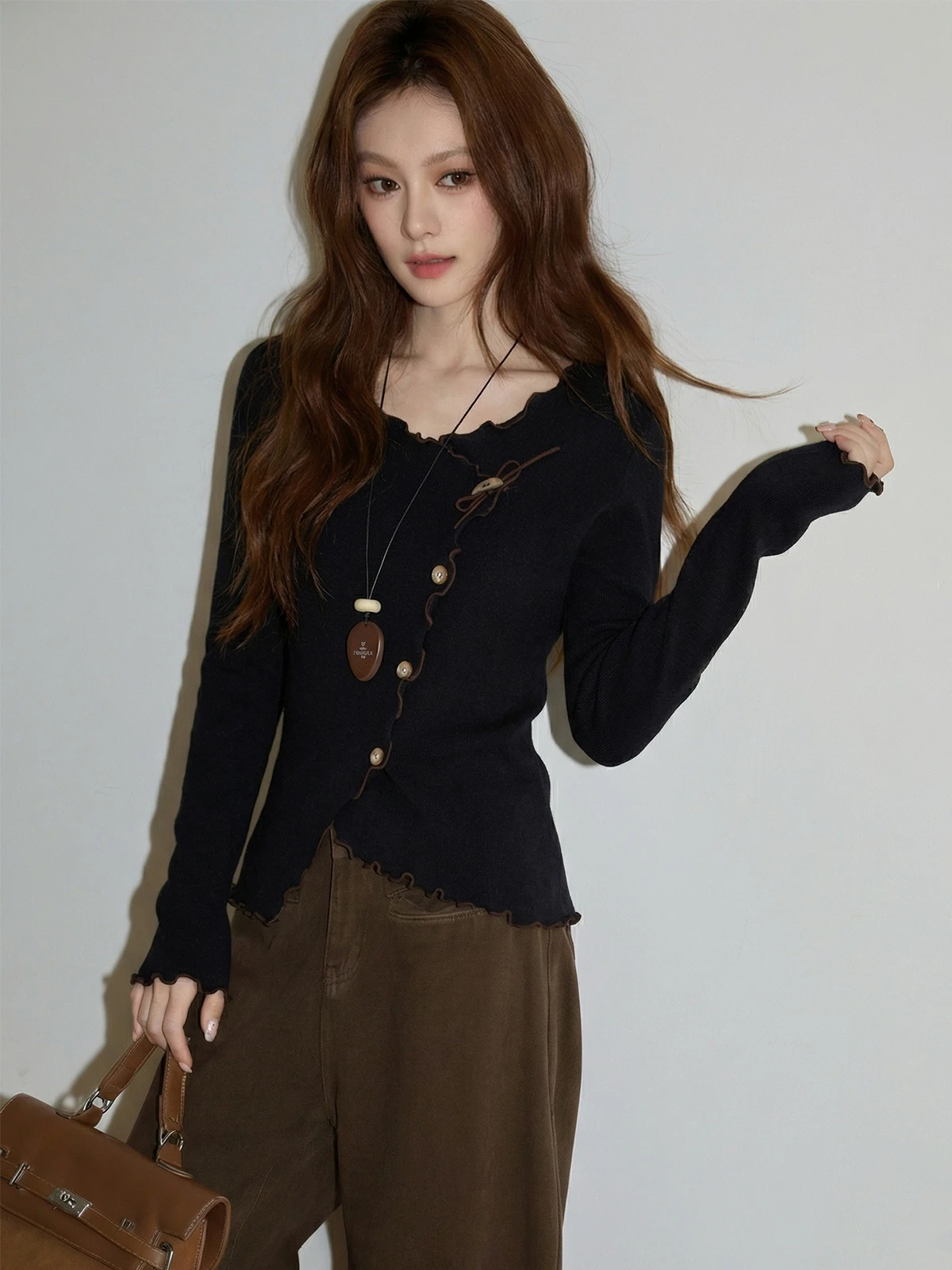 

Женский вязаный свитер с V-образным вырезом и асимметричным подолом, ранневесенний, с длинными рукавами, облегающий базовый топ, мягкий, в корейском стиле, модный