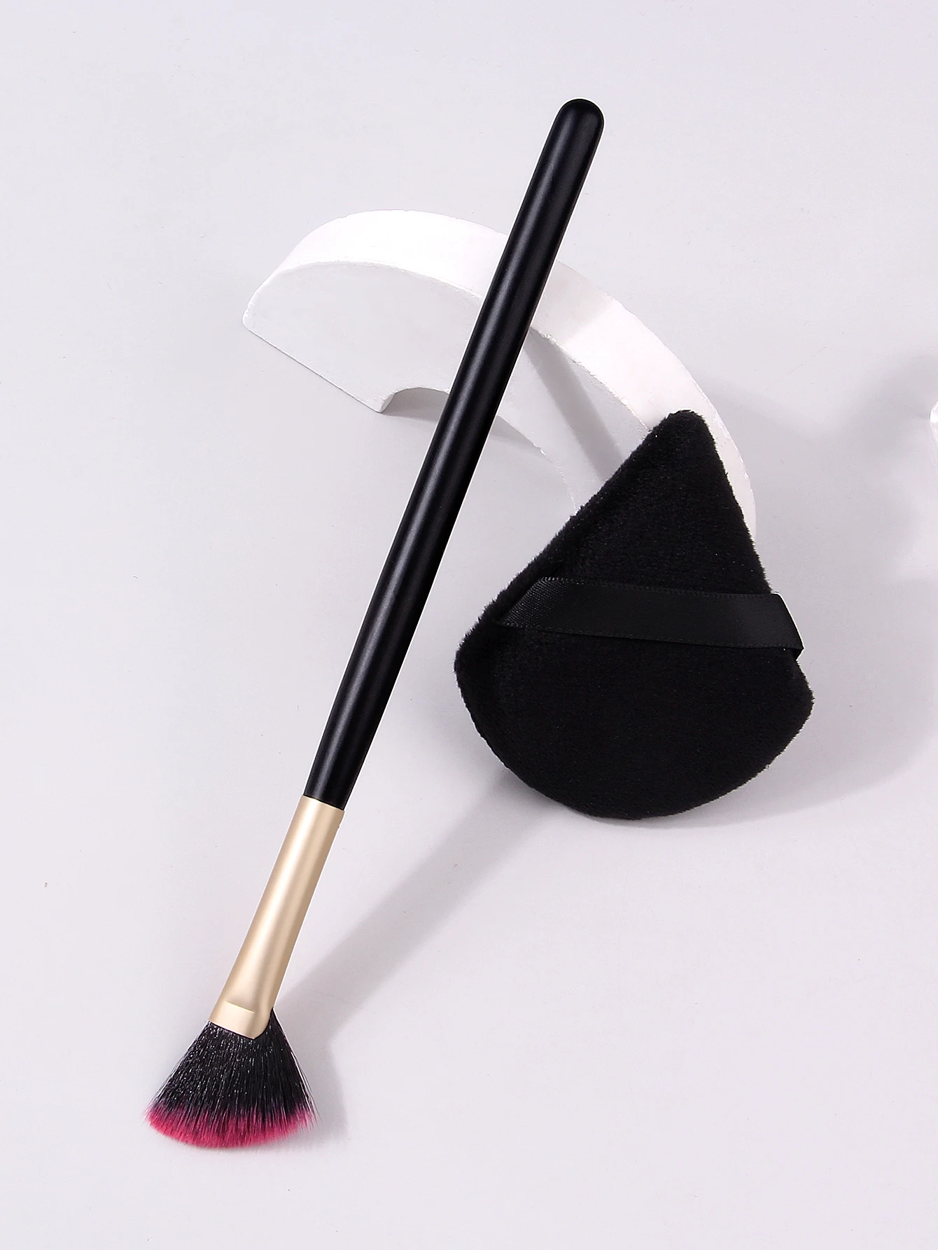 2PCS Fan‑Shaped Contour Brush Set for Face Sculpting, Stereo Face Shading, Super Soft Makeup Tool With Makeup Sponge