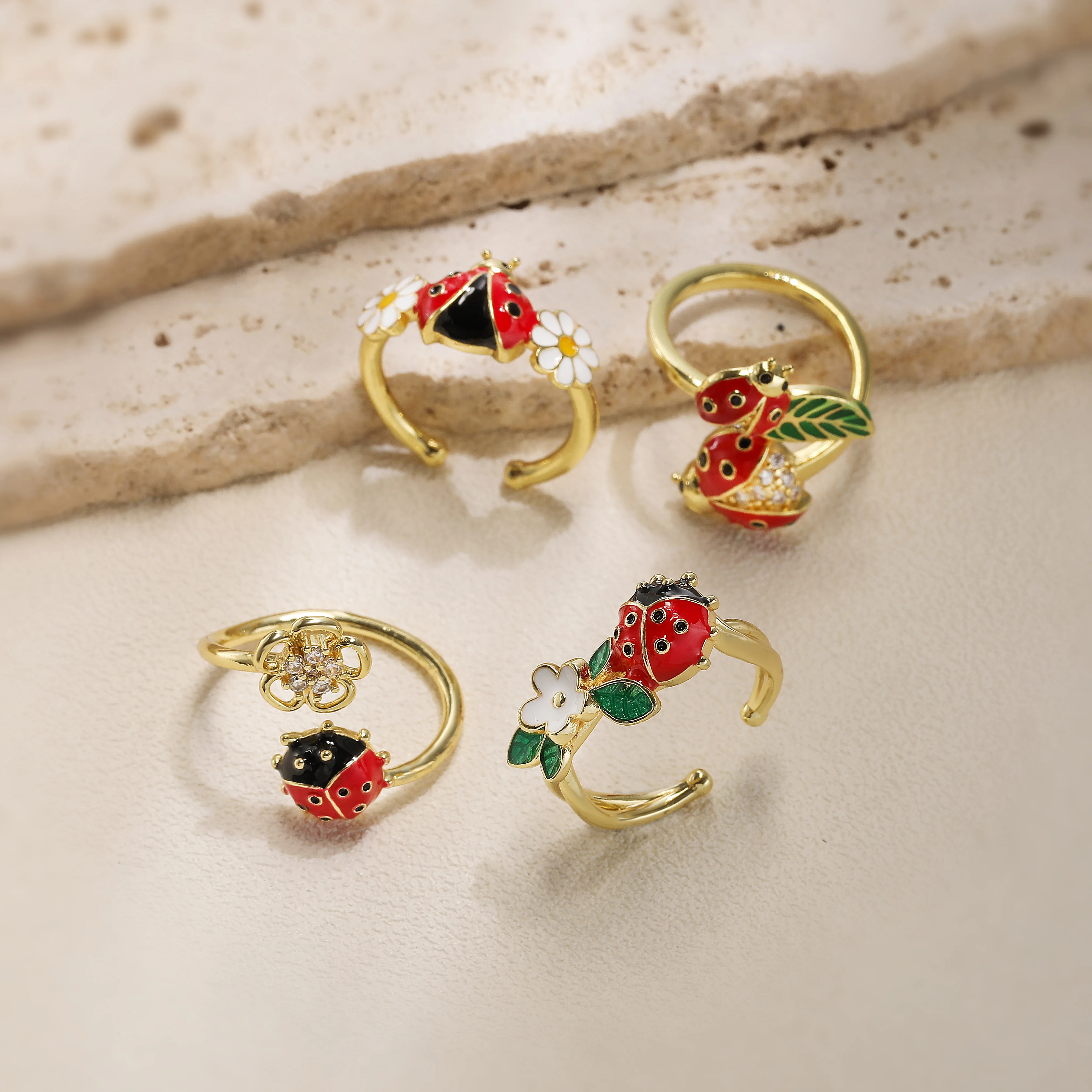 HECHENG, Enamel Dripping Oil Craft Beetle Flower Insect Ring Suitable for Women Neutral Cute Adjustable Copper Ring 1 Piece