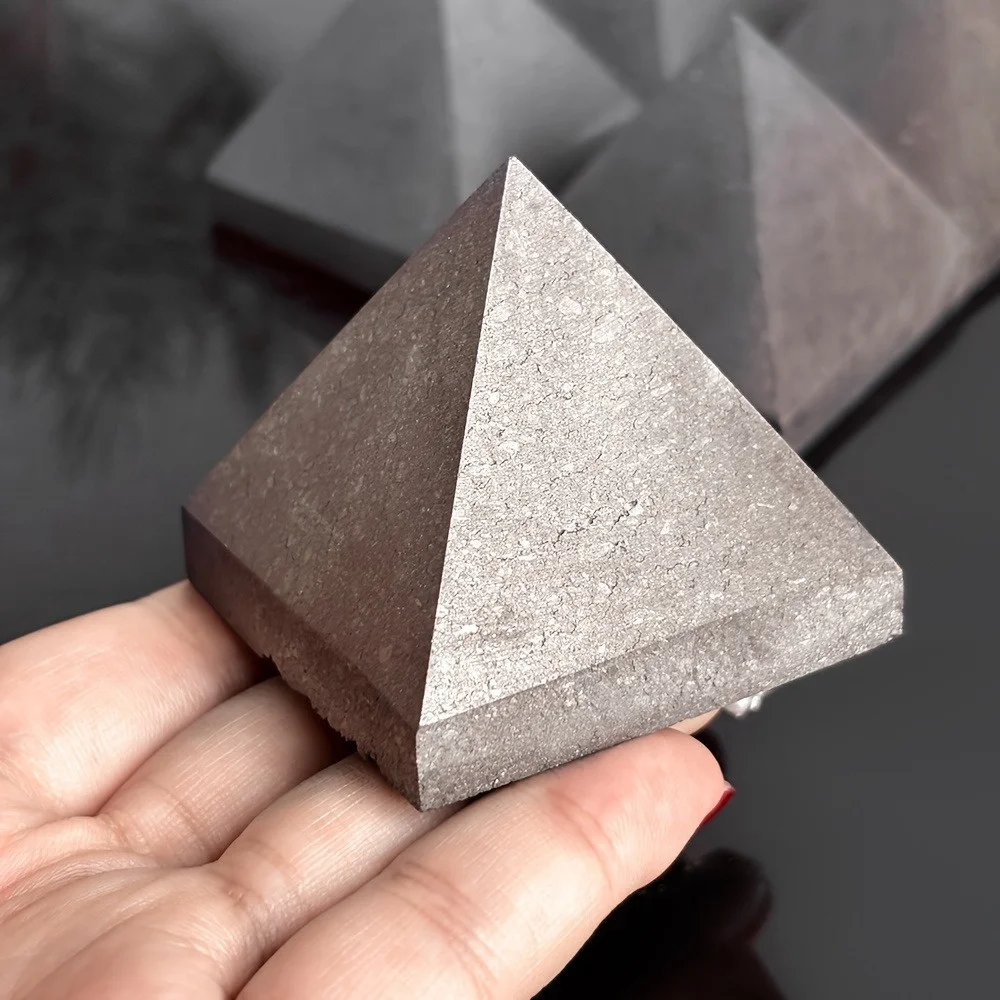 Natural Polished Shungite Pyramid Black Healing Crystal Stone Meditation Energy Pyramid Minerale for Home Decor &Collection Gift