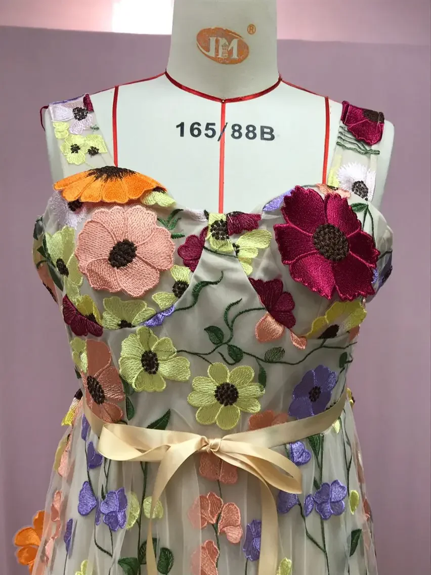 レディースイブニングパーティードレス セクシーサスペンダーロングドレス おしゃれな刺繍フラワー 立体的な花柄ロングドレス 2025