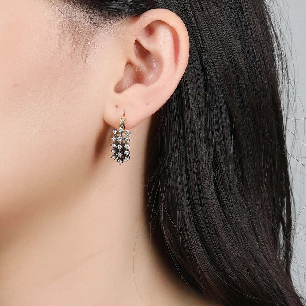 Fächerförmige radiale Reihen von Diamantohrringen und -ringen, retro zweifarbiger Modeschmuck, vielseitig für Partys und Bankette. – Detail 4