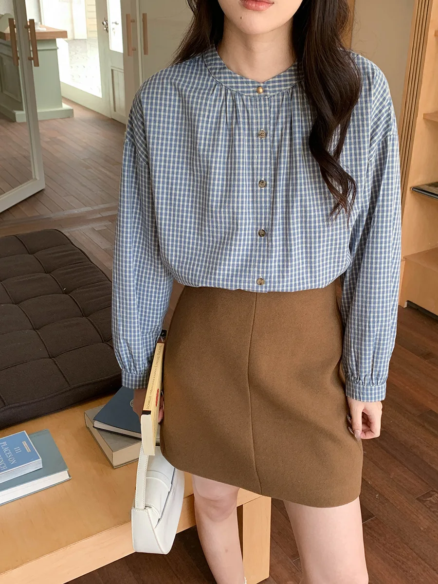 

Early autumn new artistic retro round neck loose plaid long sleeved shirt