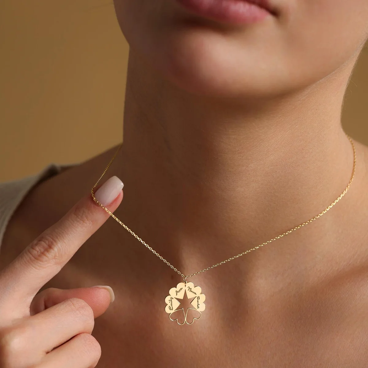 

Customized Heart Name Flower Necklace For Women Gold Color Stainless Steel Letter Necklace Family Member Name Mother's Day Gift