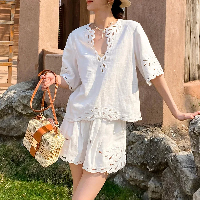 Blusa bohemia elegante francesa para mujer, camisa Linin de algodón con bordado blanco, camisetas sexis de manga larga con escote en V profundo para verano