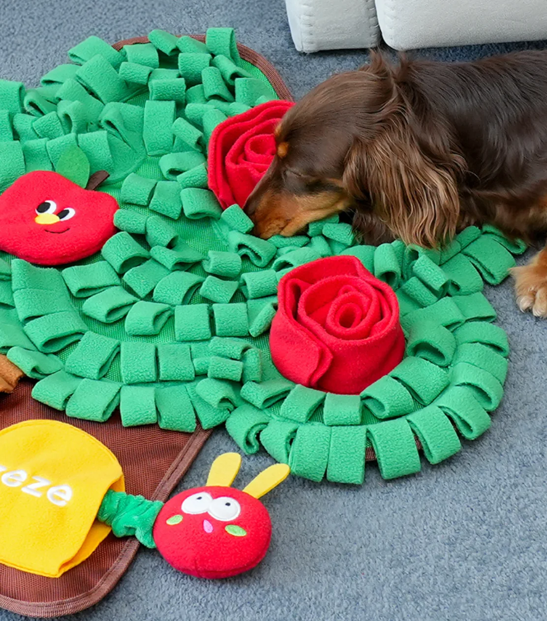 

Dog sniffing mat, hidden food, sniffing blanket, self soothing tool for relieving boredom. Dog consumes energy, pet puzzle toy