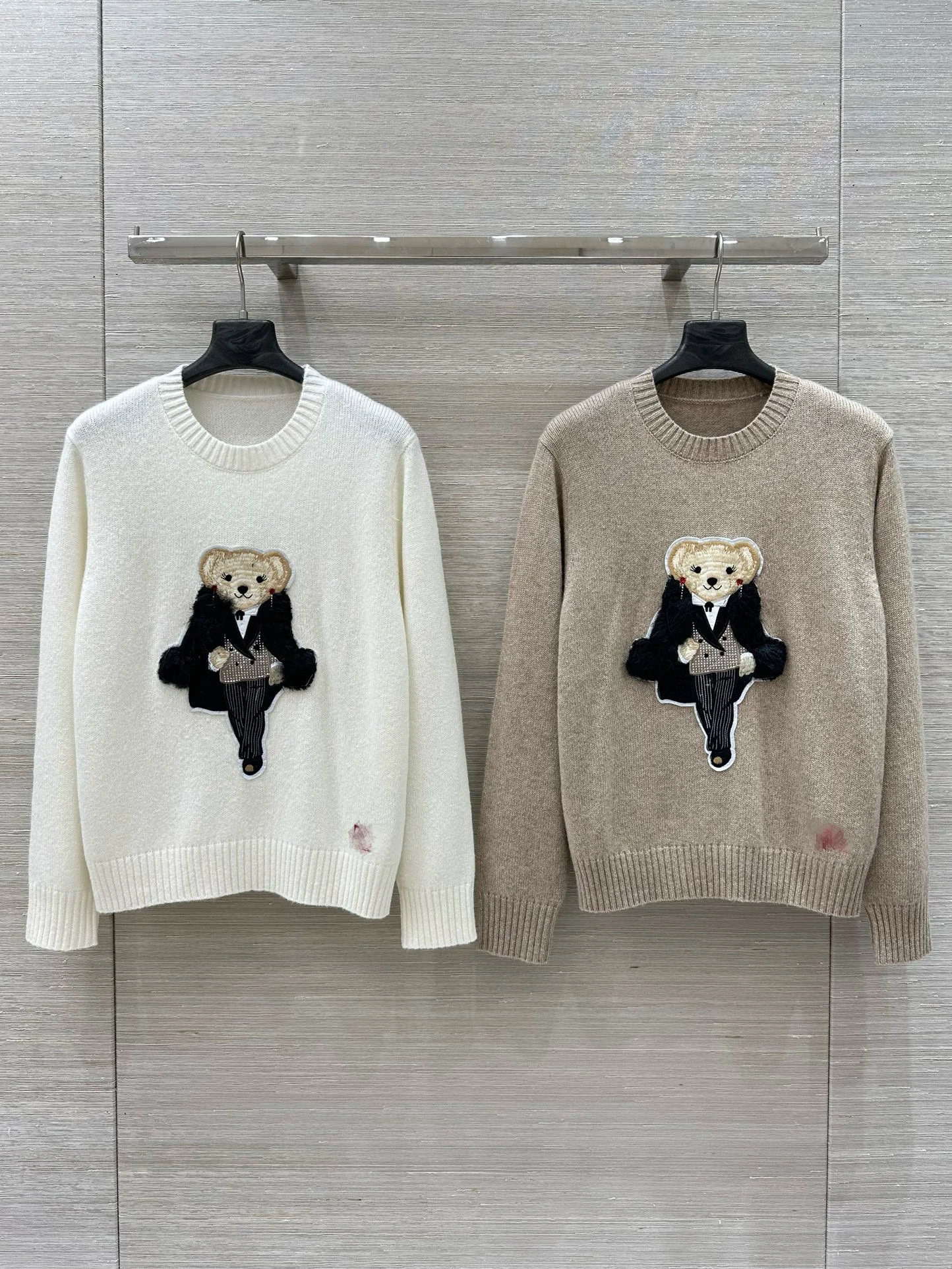 เสื้อไหมพรมถักทรงกลม แบรนด์ Gold Tead Camere ลายปักหมี สไตล์ลำลอง ใส่ได้หลายโอกาส สวมใส่สบาย เสื้อแขนยาวสำหรับผู้หญิง เสื้อกันหนาว