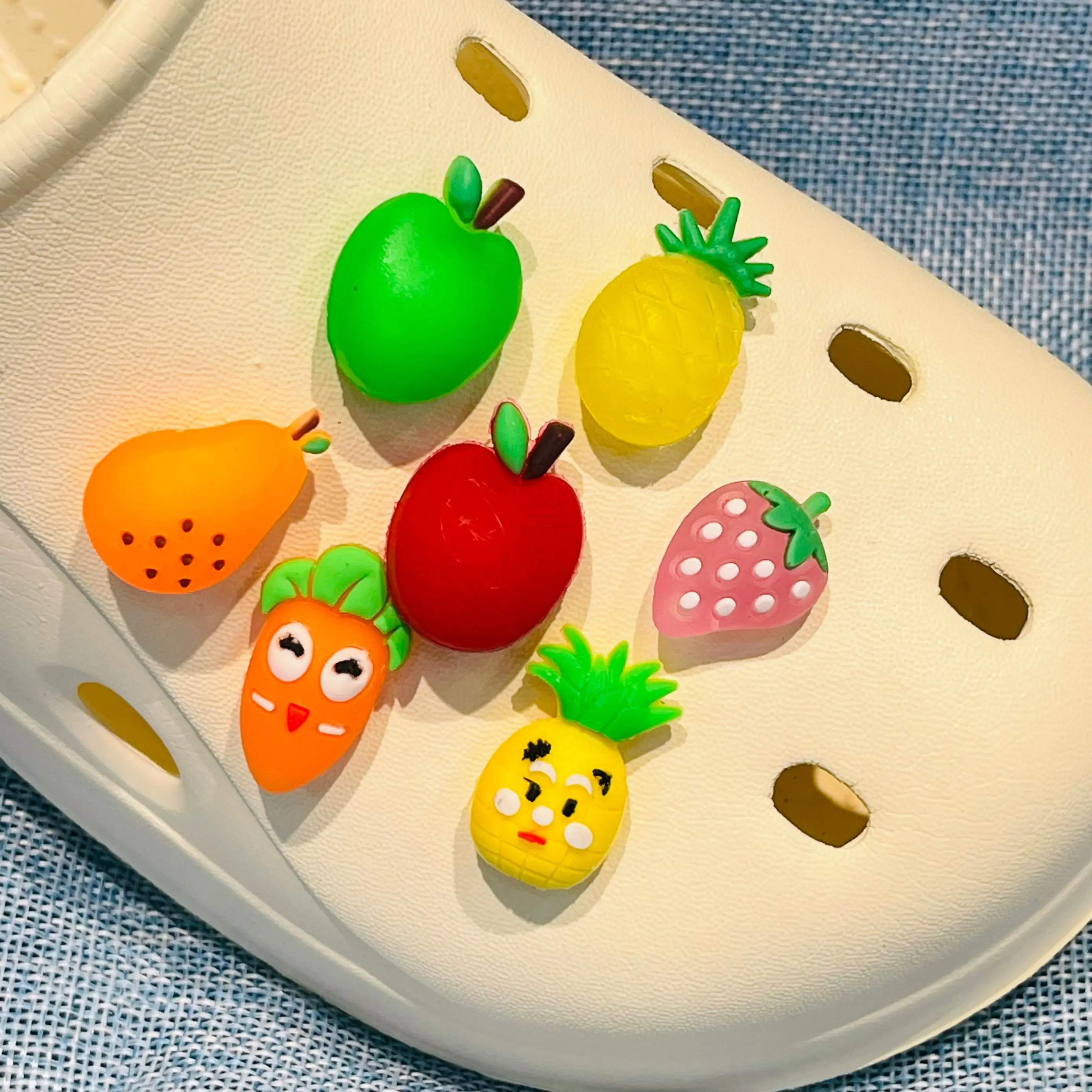 

1-7PCS Cartoon Fruit Apple Pear Strawberry Pineapple Carrot Resin Sandals Shoe Charms Buckle Clog DIY Hole Slipper Decoration