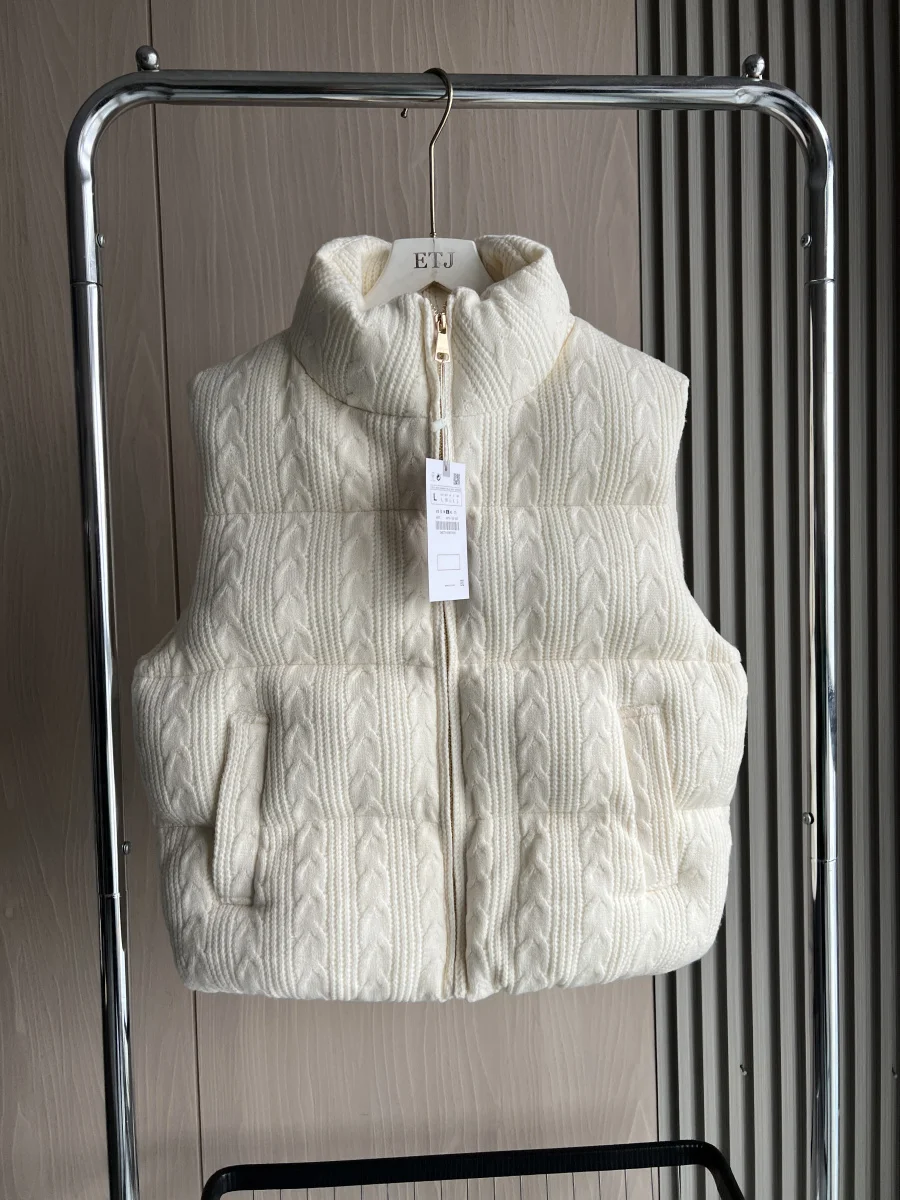 

ETJ 2025 Winter new women's elegant fashion standing collar sleeveless warm thick knitted cotton vest