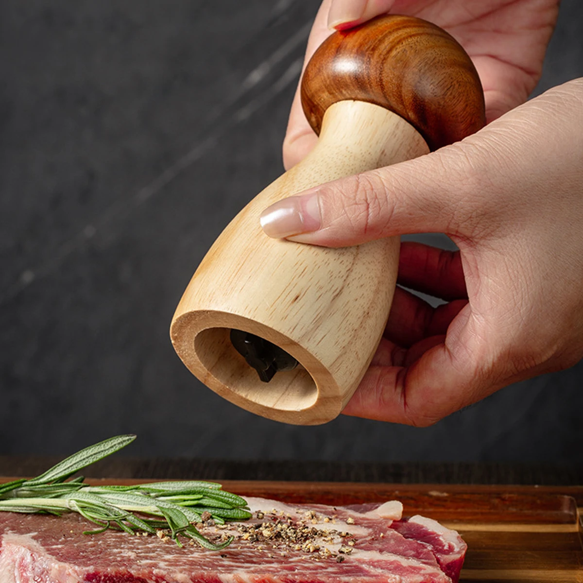 1IPC/3PCS/Cute mushroom-shaped solid wood pepper grinder kitchen grinding tool seasoning bottle