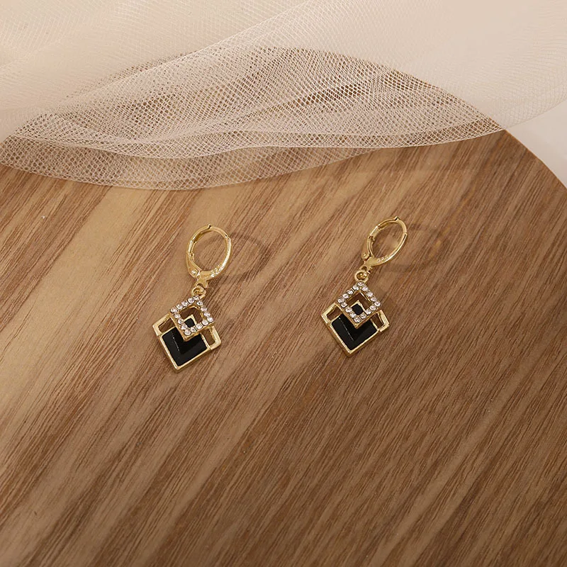 Black Rhombus Pendants Women\'s Hanging Earrings Gold Color Buckle Drop Earrings Rhinestone Statement Earrings Party oorbellen