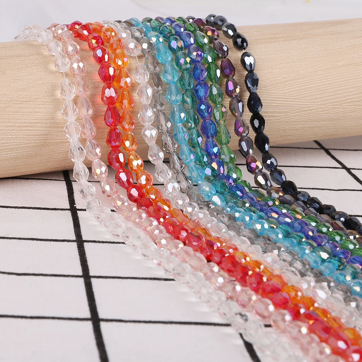 5x7 mm tropfenförmige facettierte Kristallglasperlen, bunte Glasperlen, lose Spacer-Perlen für die Schmuckherstellung, DIY-Zubehör – Detail 1