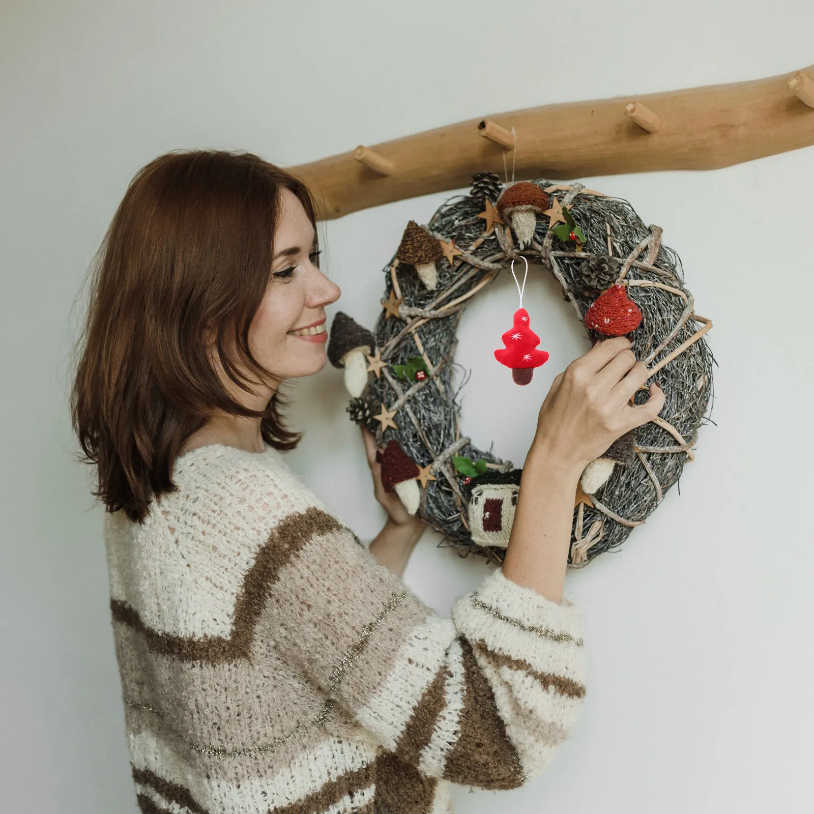 

Новогодняя подвеска-украшение в форме ели, подвеска-сосновая ветка, украшение для рюкзака, праздничный декор для Рождества, украшение для вечеринки