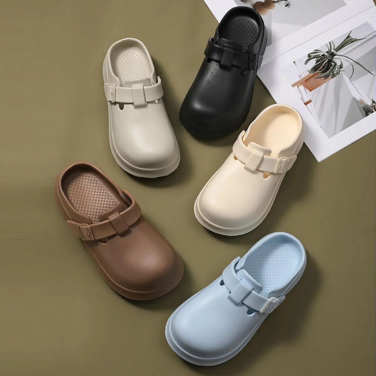 

Women & Men's EVA Clogs & Mules Closed-Toe Slippers 2026 New Style Comfortable Versatile Simple Lazy Slippers Outwear Sandals