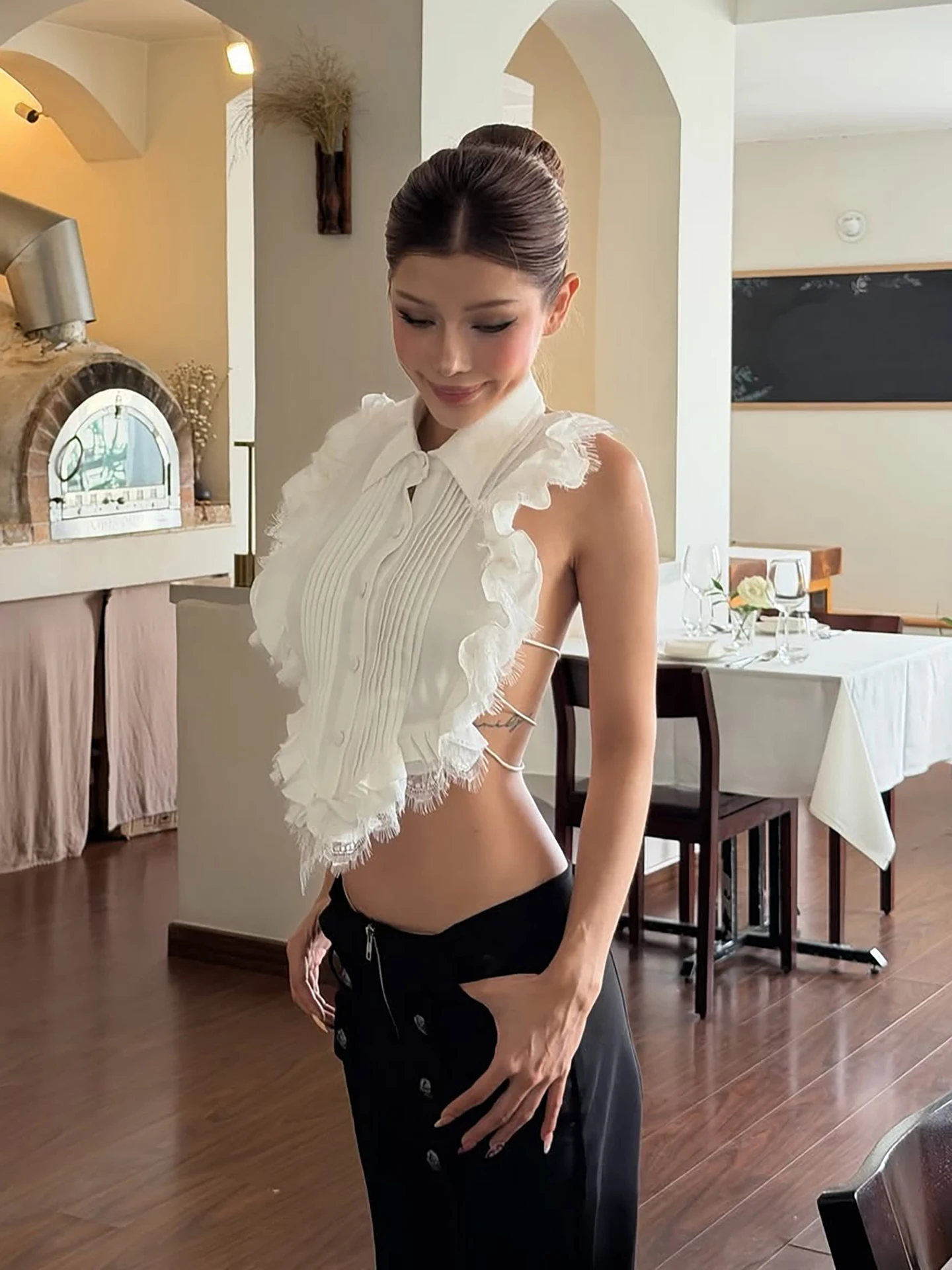 

Жилет Nibber женский однобортный с рюшами, кружевными вставками, отложным воротником, открытой спиной, перекрестными завязками, ажурным асимметричным подолом, сексуальный, шикарный, в уличном стиле