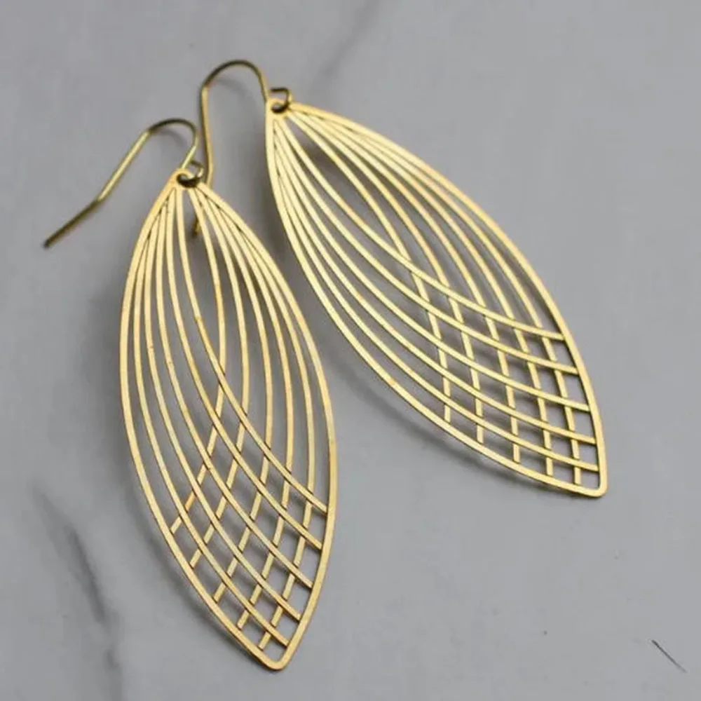 Pendientes decorativos con forma de gota de agua estilo Art Nouveau dorado