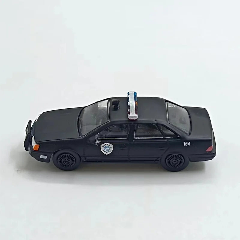 

GreenLight 1:64 1986 Ford Taurus LX Alloy Diecast Car Model Simulation Collection Souvenir Display