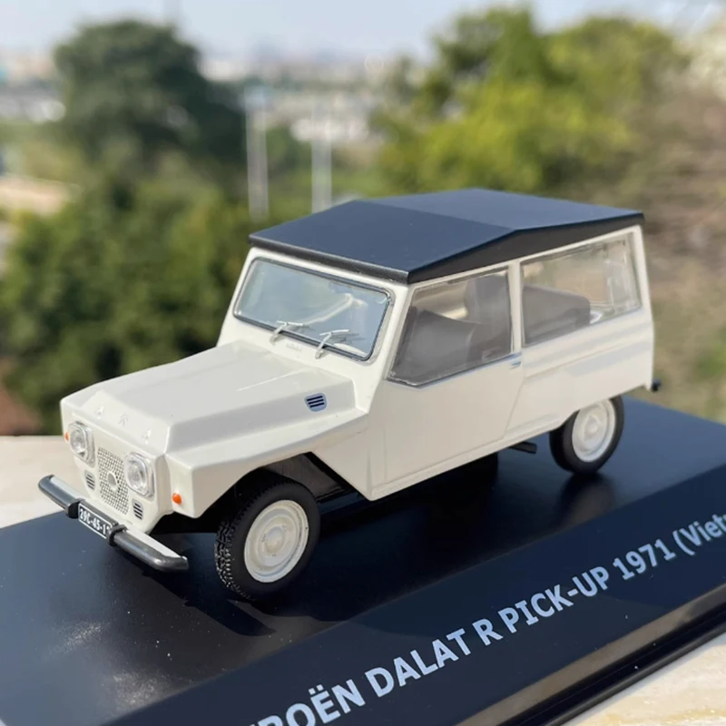Pressofuso in scala 1:43 1971 Citroen SUV Modello in lega di auto d'epoca Collezione di simulazione finita Decoratio Boy Gift Toy Display statico