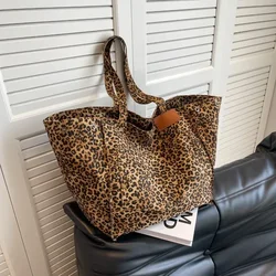 Bolsos de hombro con estampado de leopardo de gran tamaño para mujer, bolsos de compras de lona deformables de gran capacidad, bolsos de lujo para invierno 2024