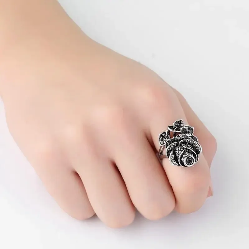 Exaggerated Retro Diamond Inlaid Rose Design Artistic Atmosphere Court Style Personalized Design Temperament Food Ring