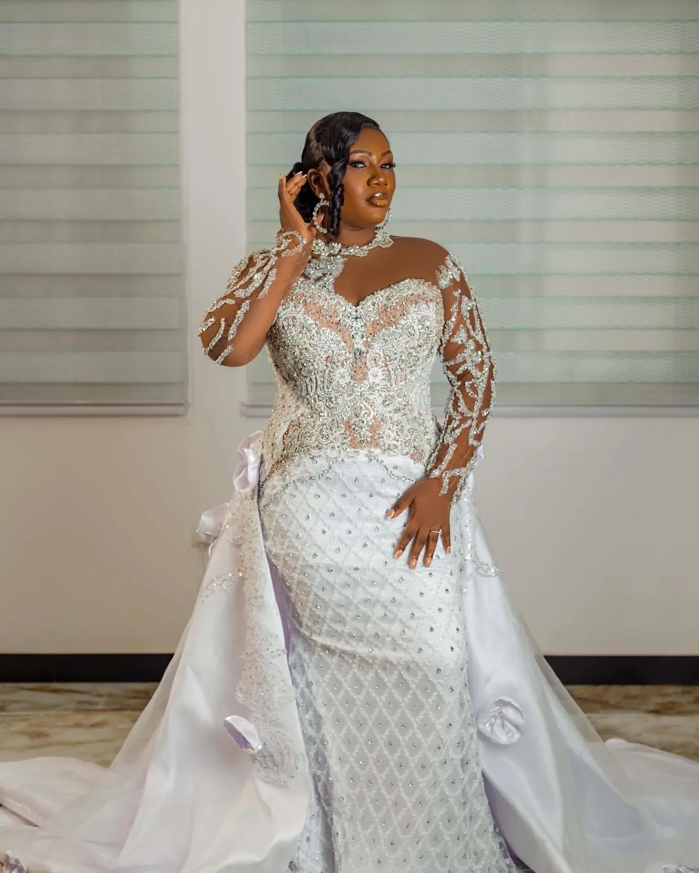 فستان زفاف فاخر بياقة عالية وخرز كريستالي سباركلي من Vestidos Noivas مقاس كبير وأكمام كاملة فستان زفاف رسمي #4