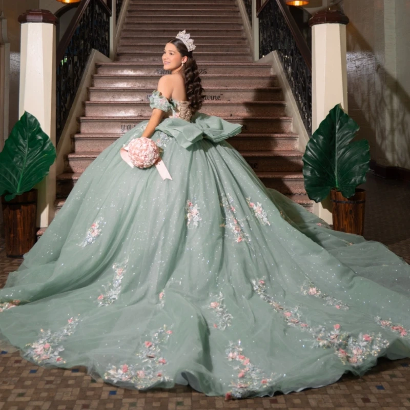 

Зеленое блестящее платье для квинсеаньеры, бальное платье с открытыми плечами, платье для выпускного вечера (Sweet 16), с аппликацией, цветами, бисером, кристаллами, бантом, из тюля, для дня рождения