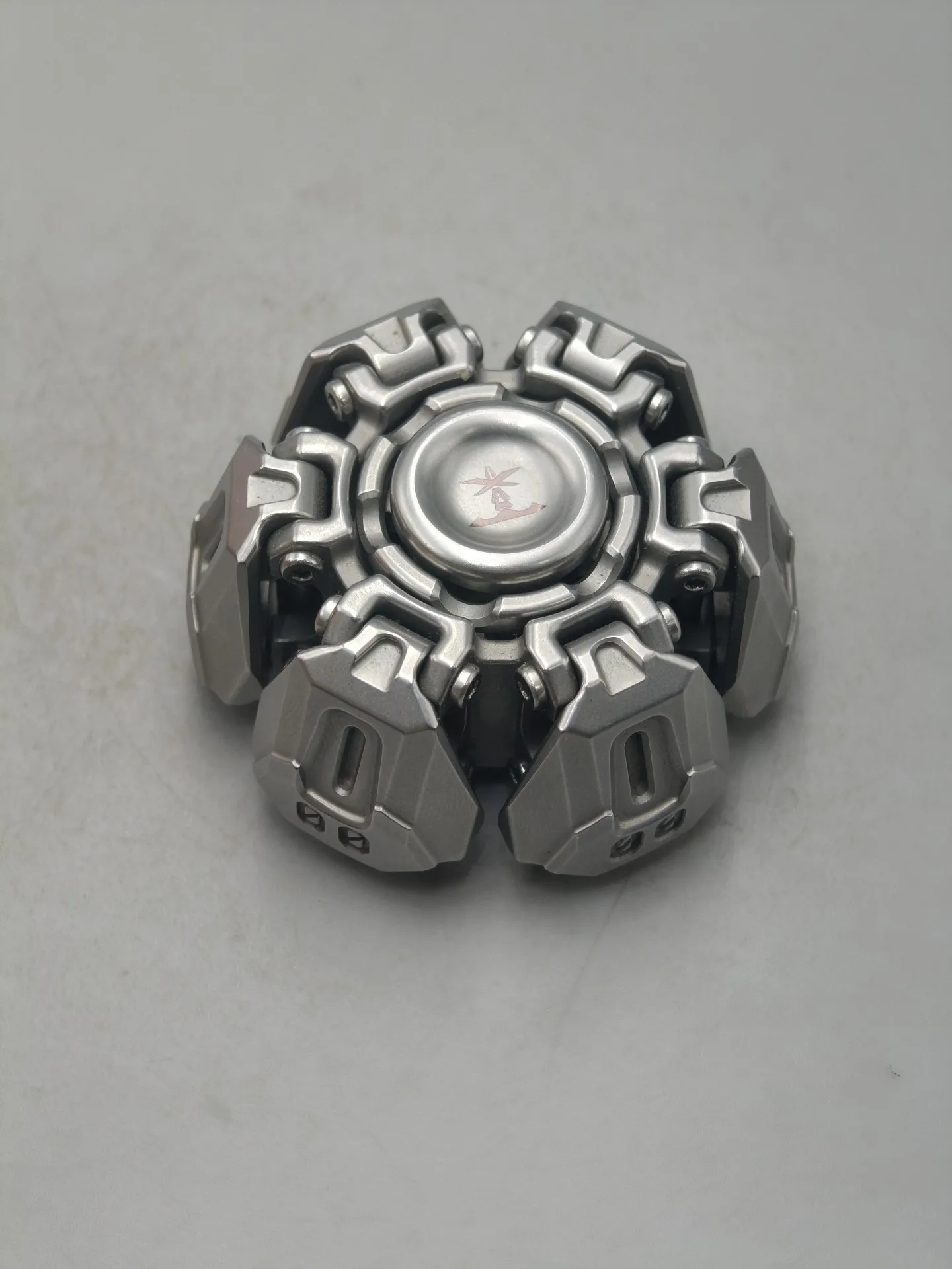 Used EDC Tmax Ancient Iron, Stainless Steel Material, Fingertip Gyro, Armor Opening Linkage Gyro Edc Metal Decompression Toy