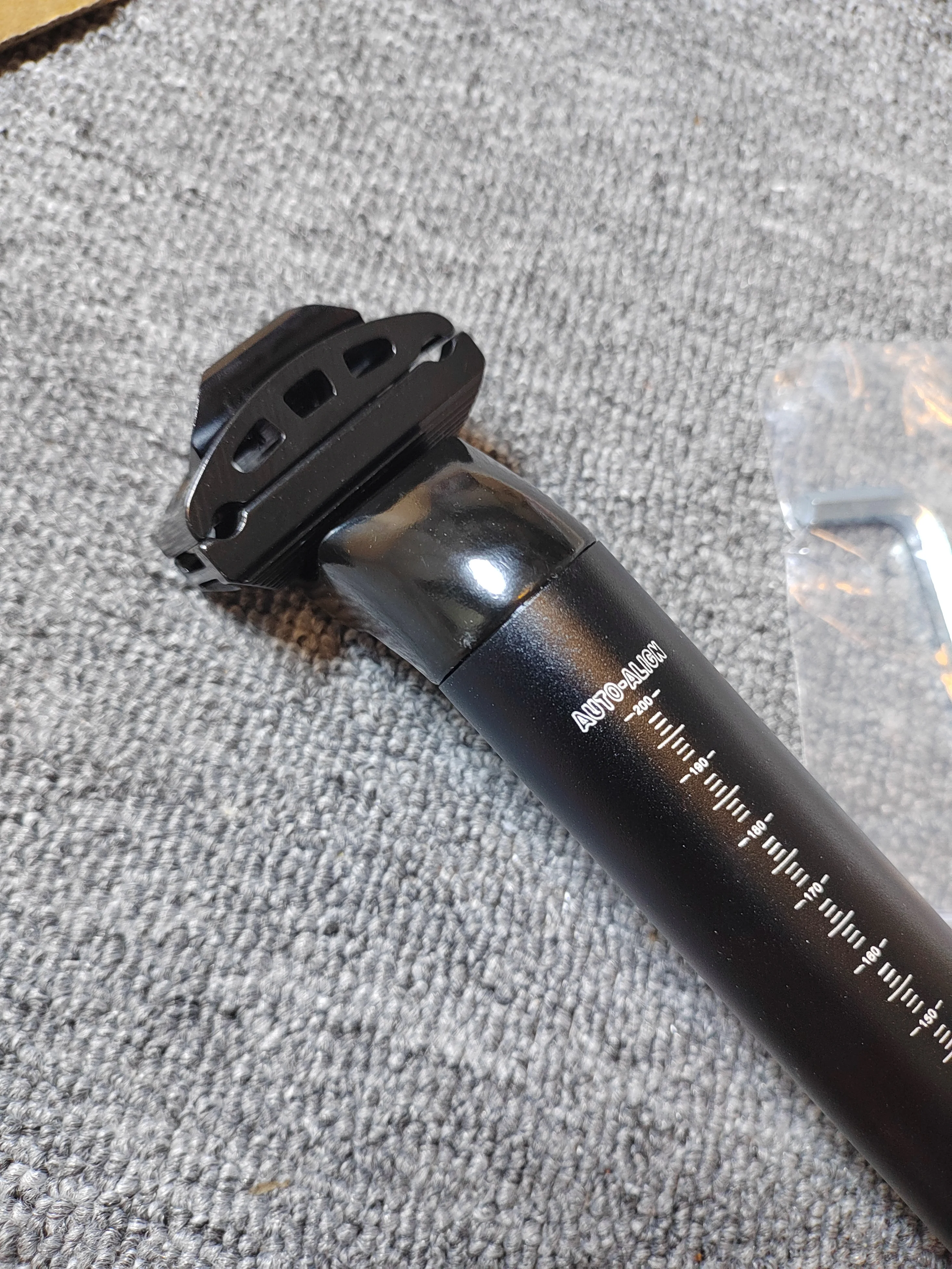 Suitable for Giant D-FUSE saddle tube DEFY flat handle Escape seat rod, aluminum alloy seat cushion rod 300/350mm