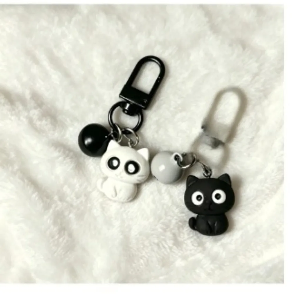 

Creative Black and White Cat Cute Cartoon Keychain Car Simple Design Animal Bag Pendant Couple Keyring Bell Young Girls Gifts