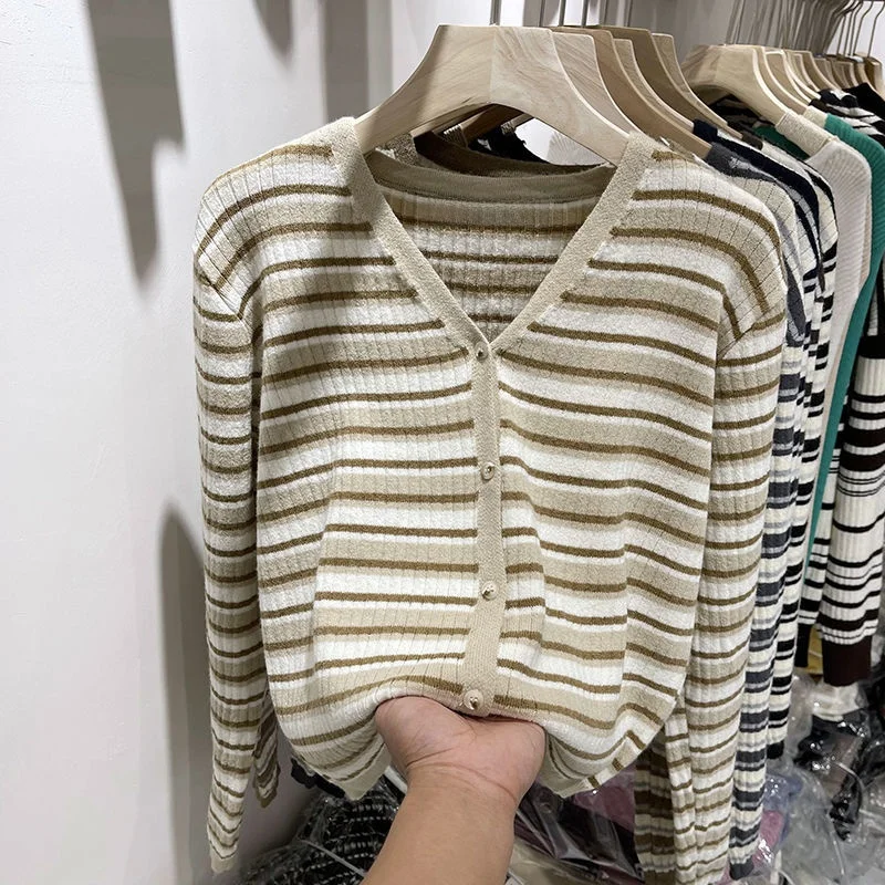 سترة نسائية جديدة لربيع وخريف 2025 متعددة الاستخدامات ذات شريط رفيع محبوك سترة نسائية طويلة فضفاضة على شكل حرف V سترة Jaet عصرية