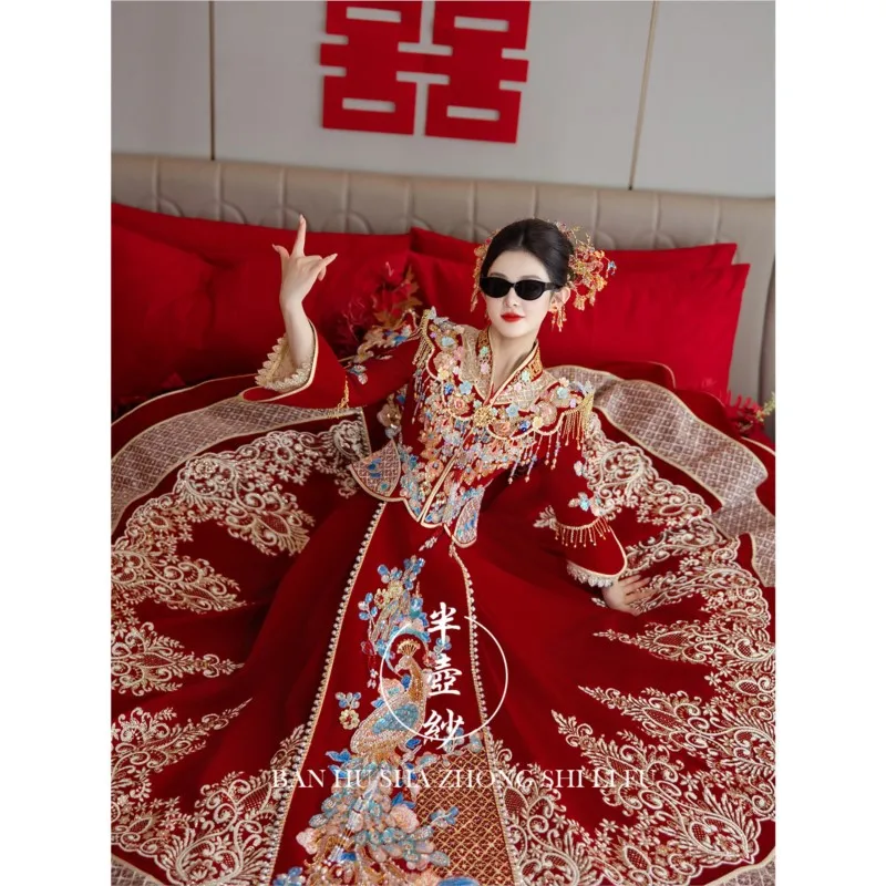

New Chinese-style wedding dress bride's and exit dragon phoenix toasting