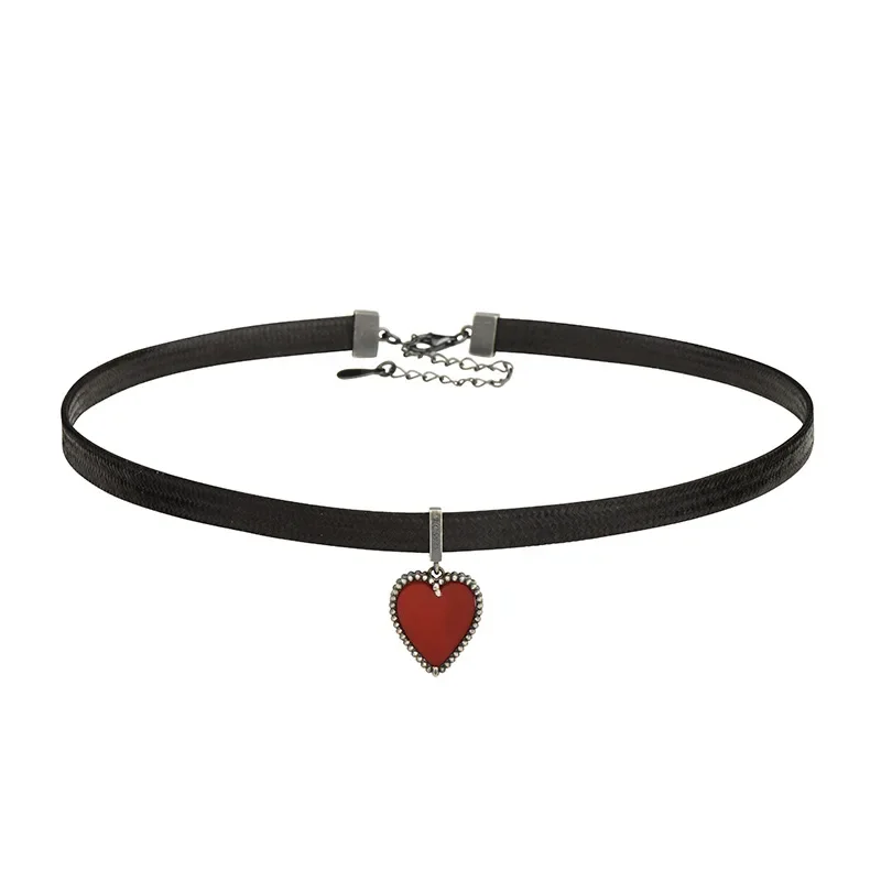 

2025A short, red, heart-shaped choker neckband and necklace for women, a fashionable collarbone chain