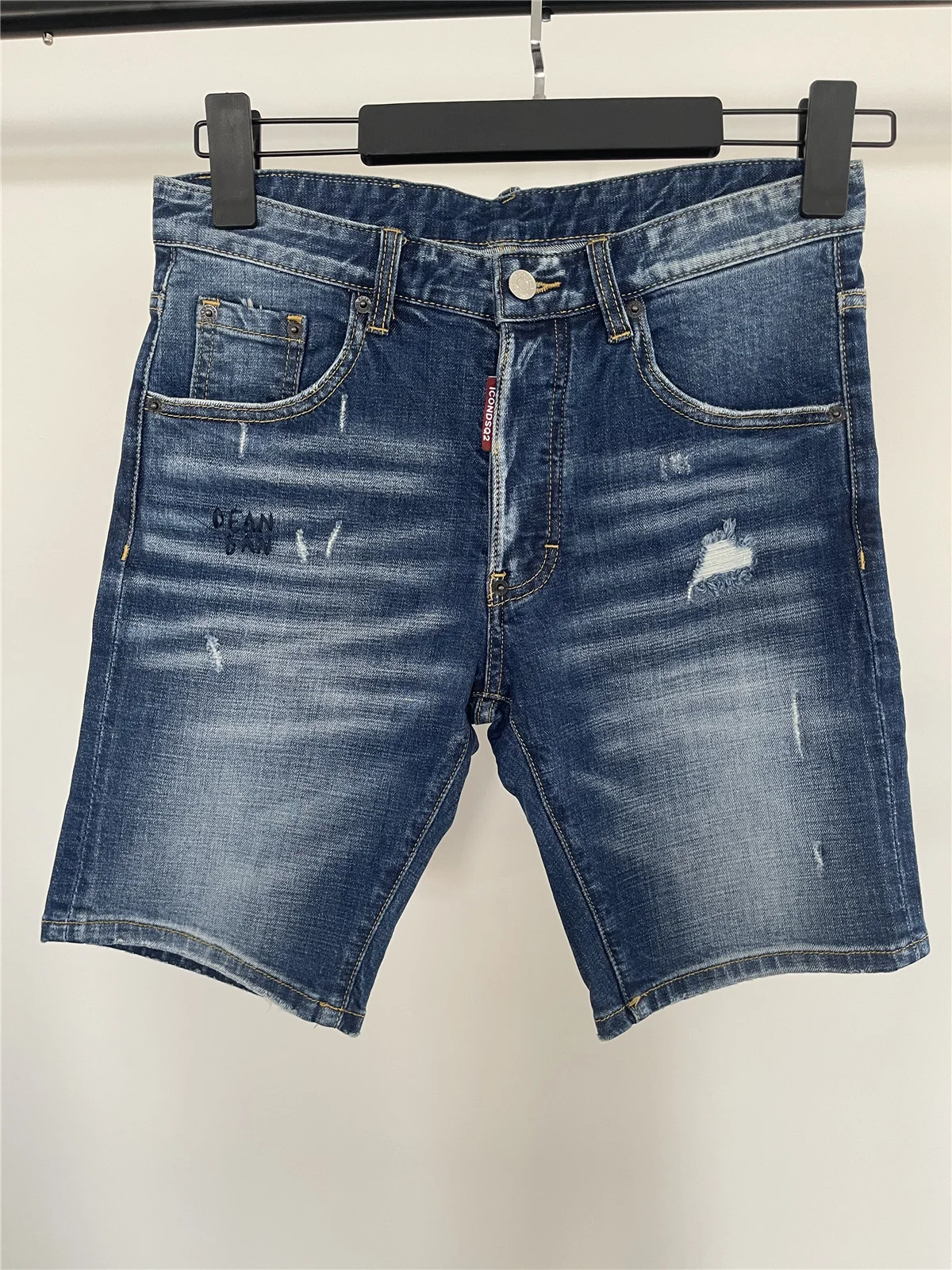 

Spring and Summer 2024 New Jeans Trendy Men's Washed Grinding Hole Printed Graffiti Slim-fit Micro-elastic Denim Shorts