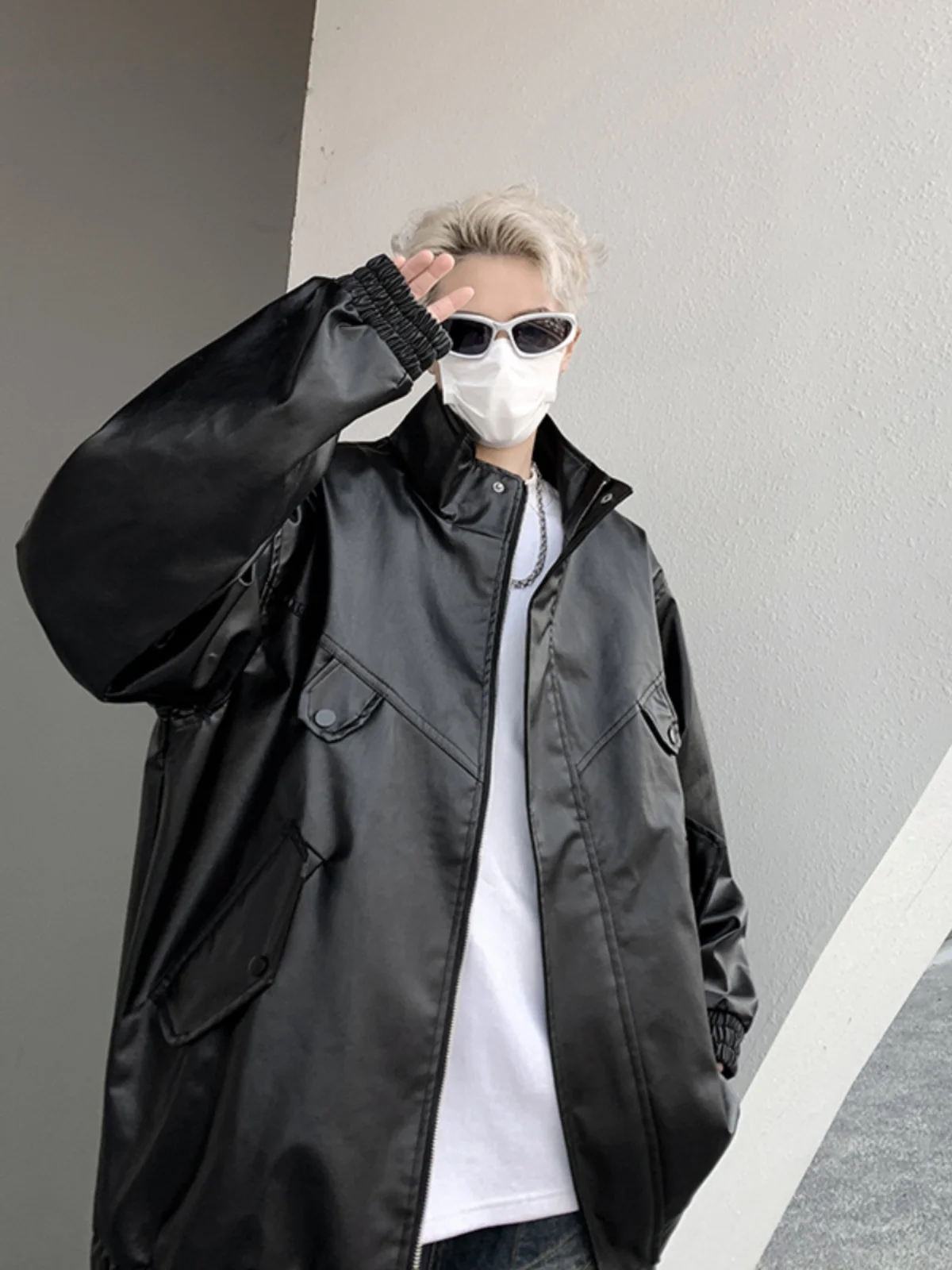 

Мужская кожаная куртка Cleanfit Bla: модная демисезонная модель в американском уличном стиле с воротником-бомбером, крутая мотоциклетная куртка