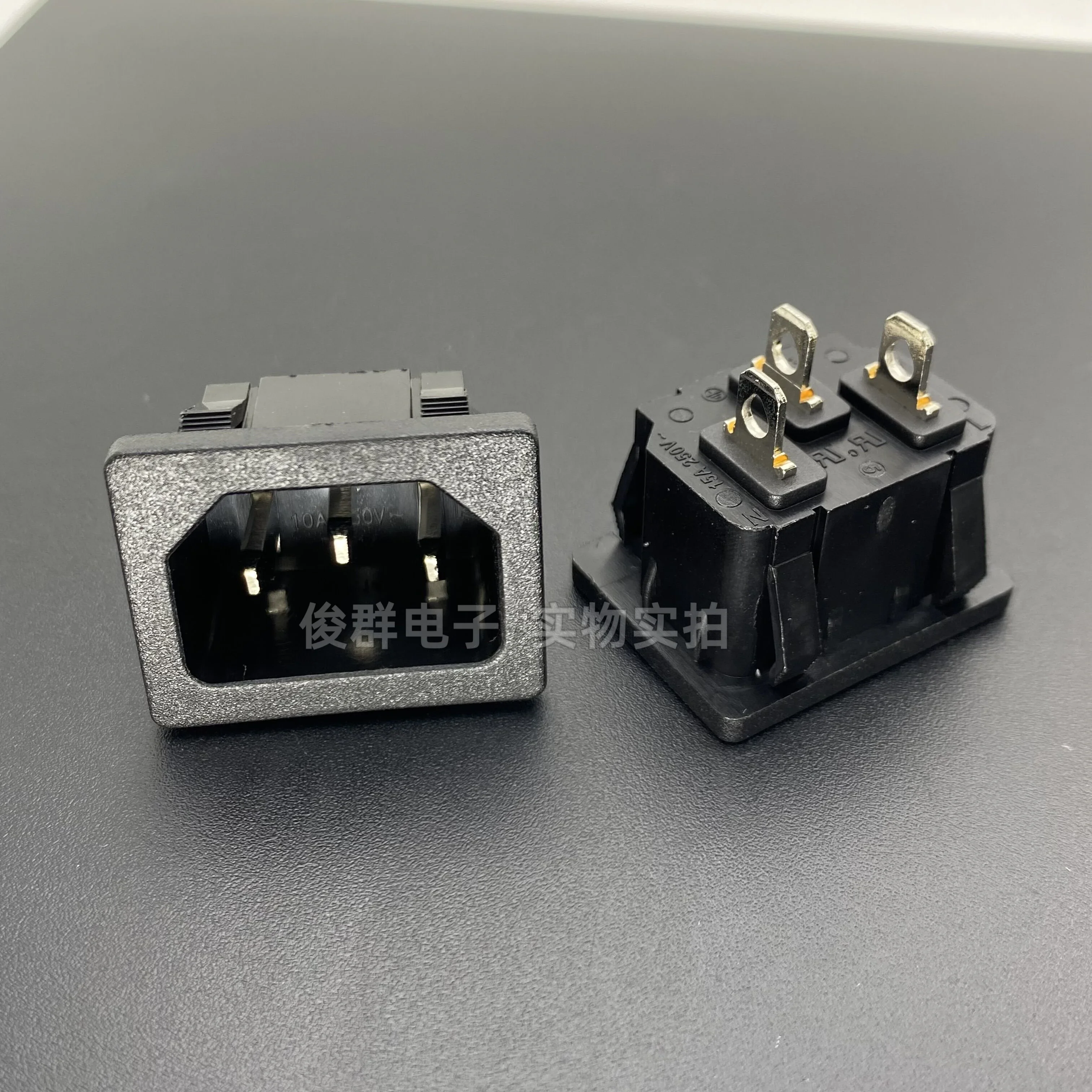 10pcs/ DE-14 power socket 15A three-pin pin pin male tail socket IEC certification