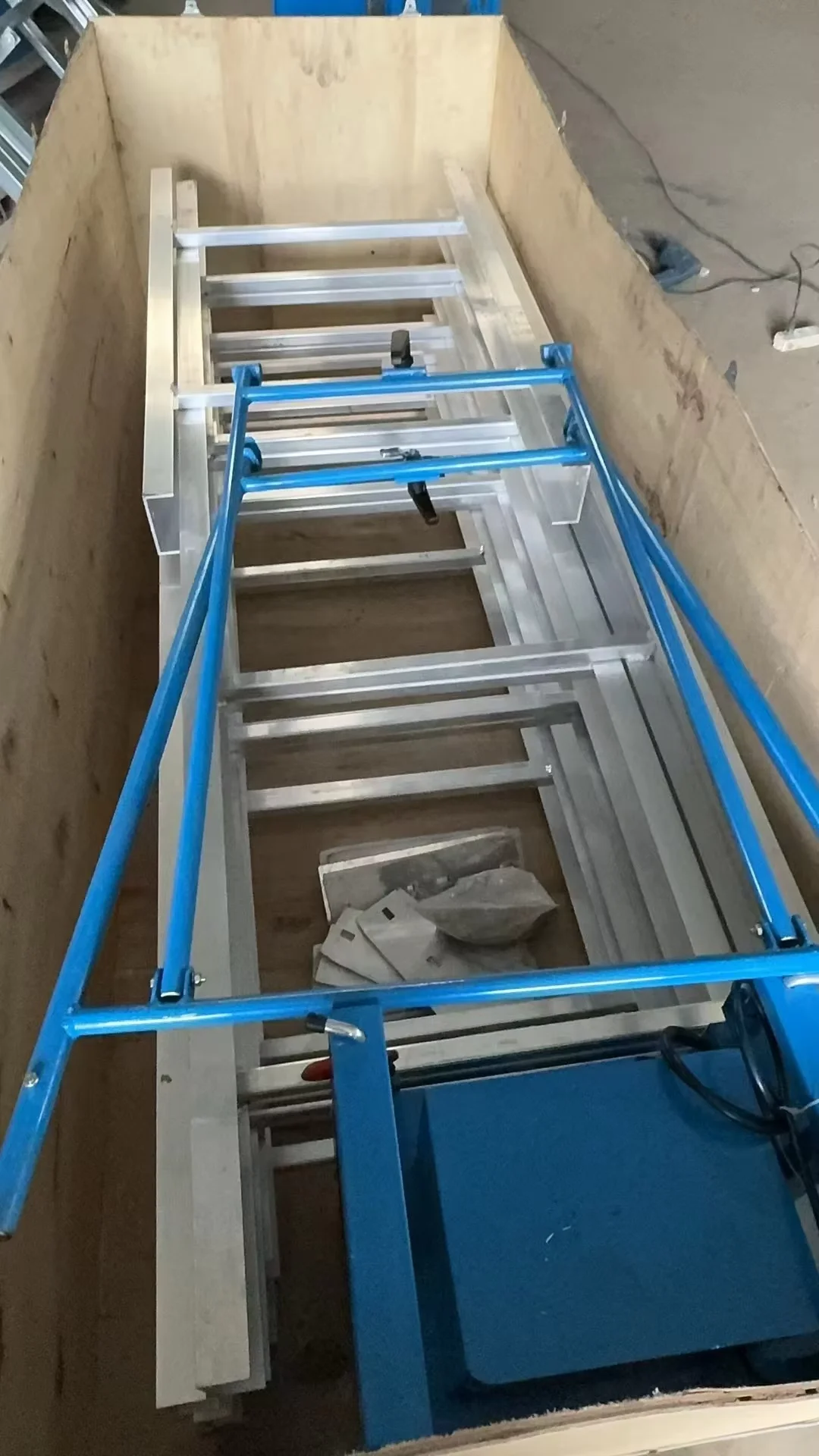 2025 Top Rated Model Efficient Electric Ladder Lift For Solar Panel Installation