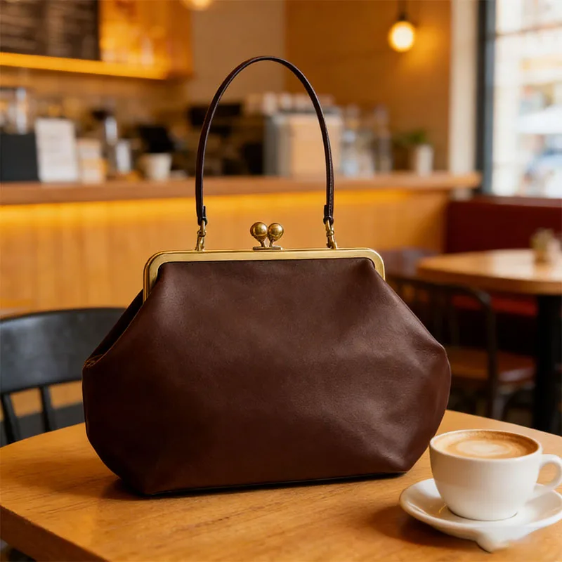 

Exquisite multi-functional snap-on handbag, exquisite multi-functional snap-on handbag. Large-capacity handbag for carrying.