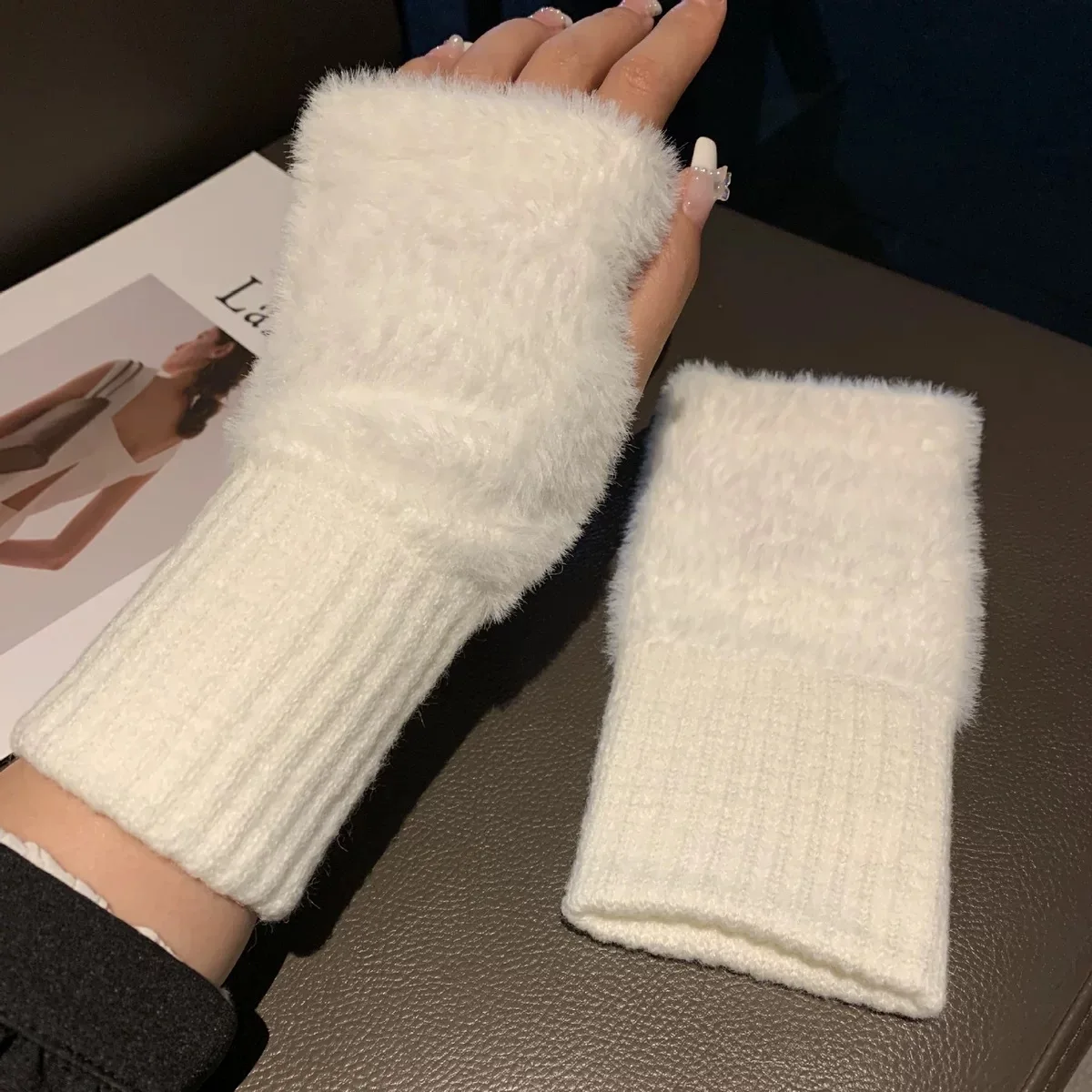 

New Solid Color Plush Gloves Women in Autumn and Winter Warm Luxury Woolen Knitted Touch Screen Open Finger Half Finger Gloves