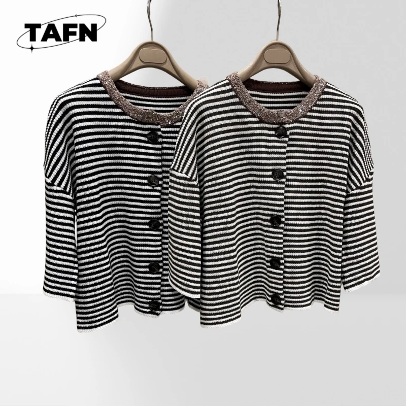 

25 Retro Style High-Grade Cashmere Warm Leisure Striped Exquisite round Neck Single-Breasted Fashion 100% cotton top A25090