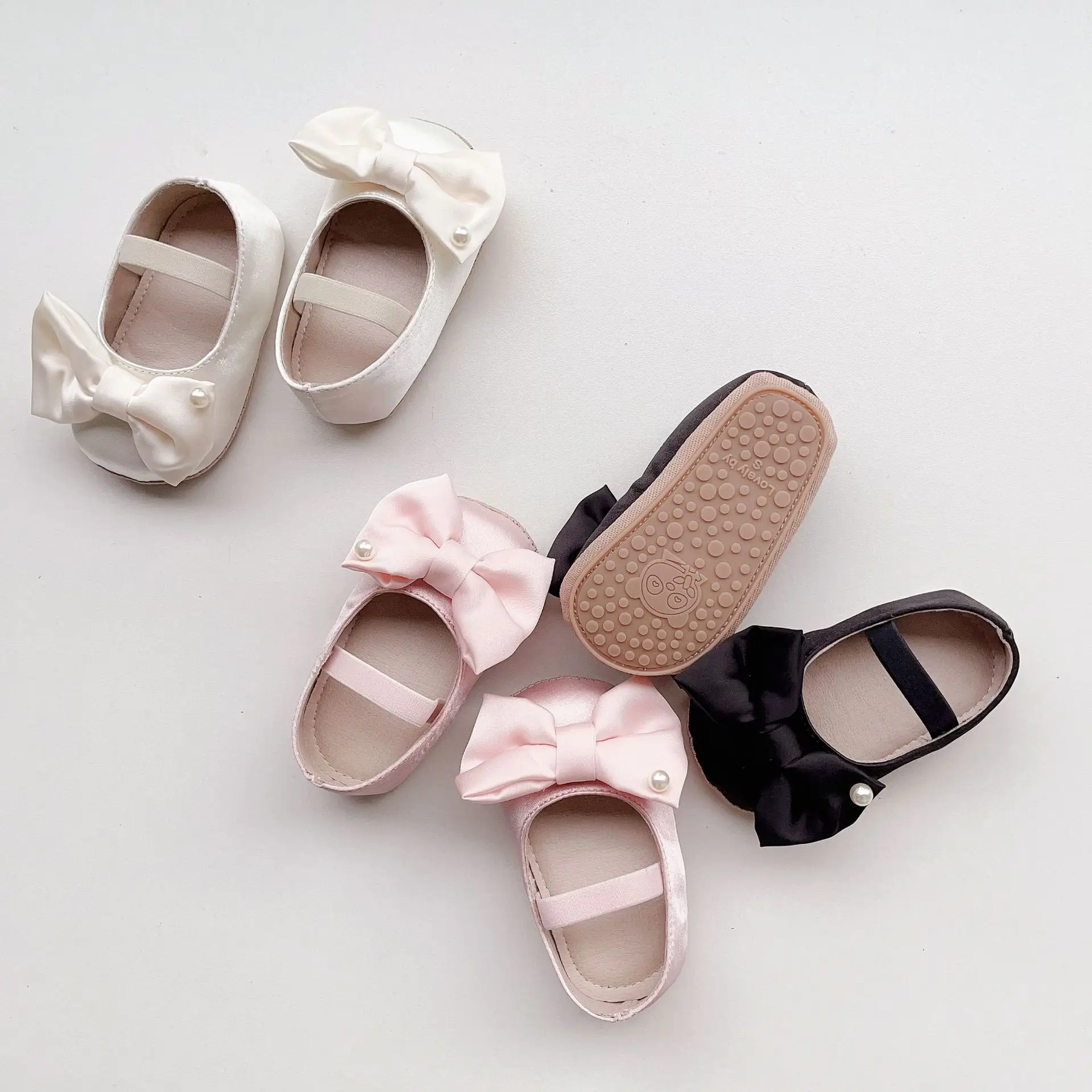 Zapatos de princesa para niñas y bebés, zapatos individuales de fondo suave, nuevos modelos de otoño, zapatos pequeños de cuero PU con pegatina mágica y lazo, moda de ocio