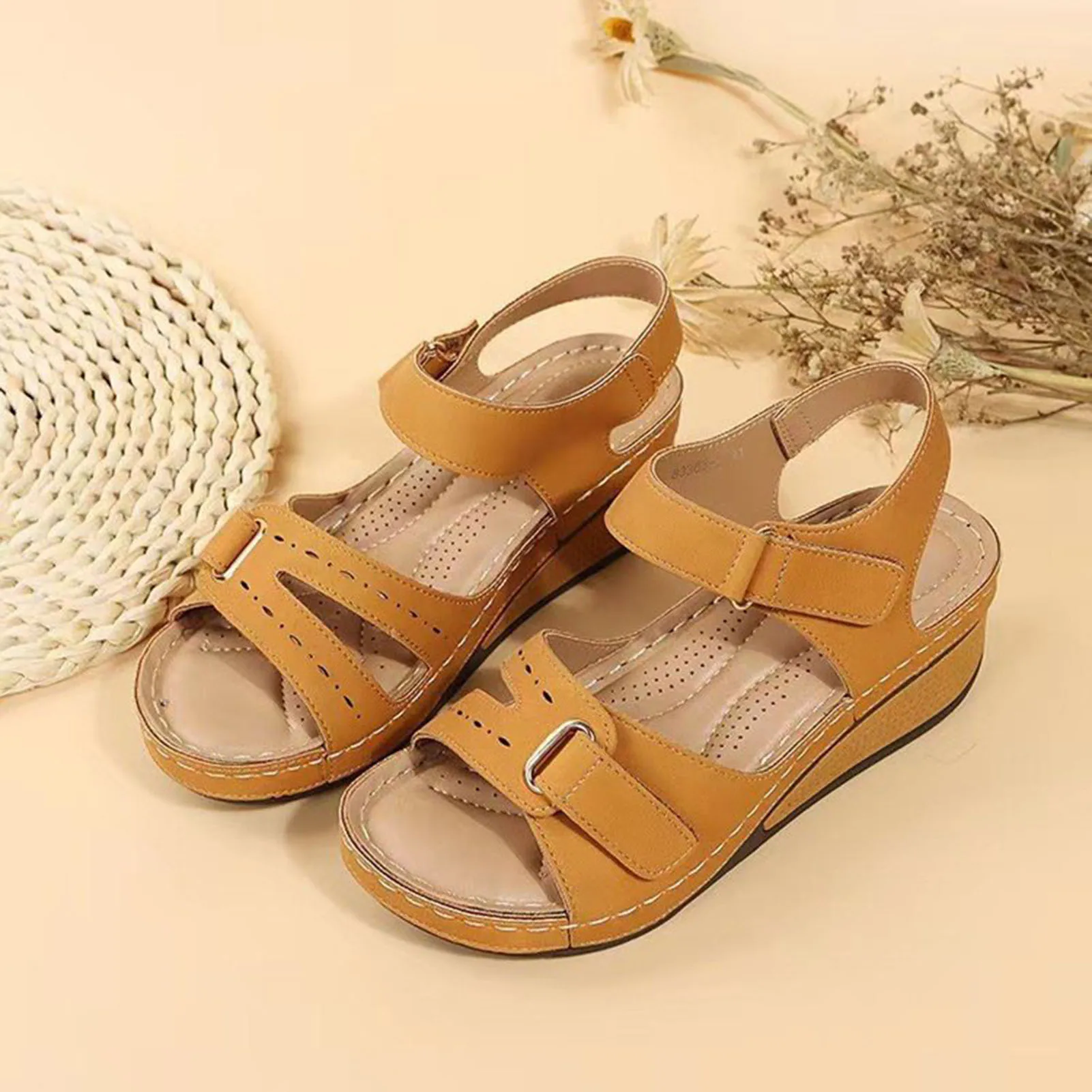 PU Women Chunky Platform Sandals Open Toe and Ankle Strap Buckle Flat Sandals for Office Date Dance Everyday Wear