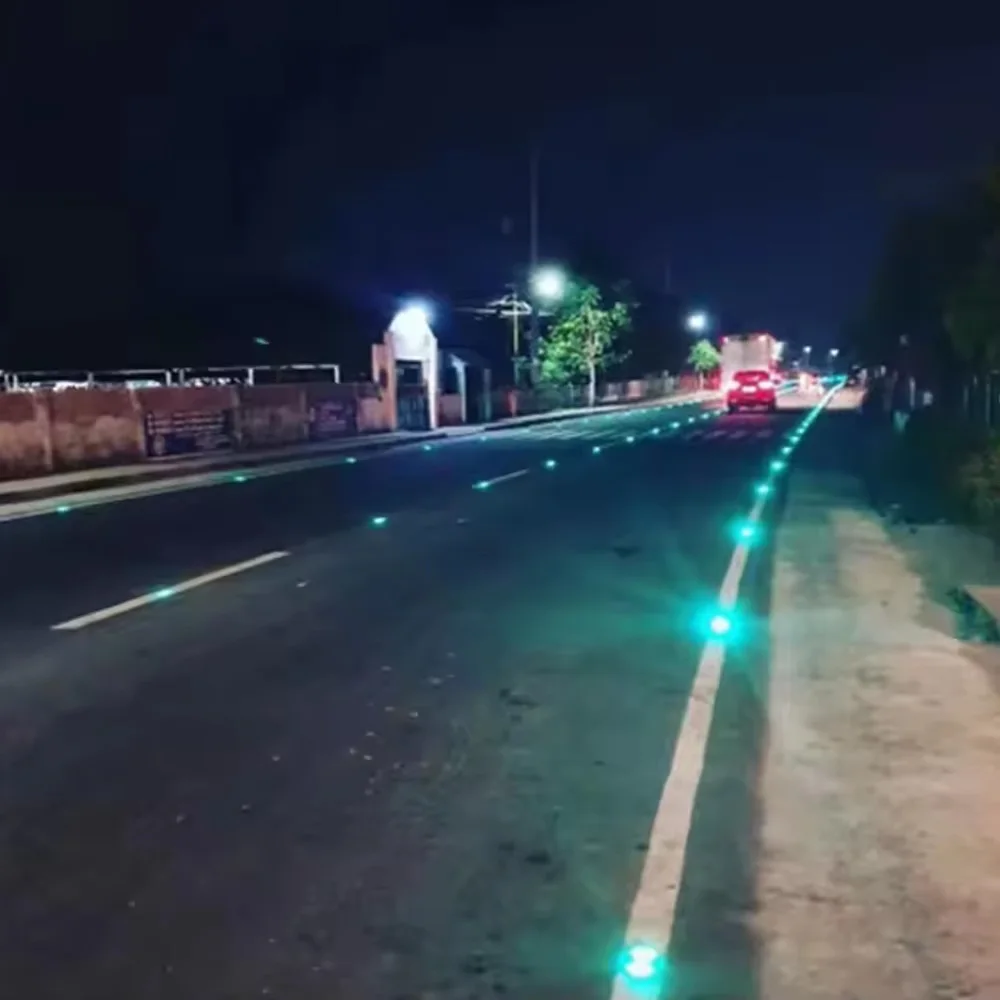 120mm Solar LED Road Stud Light - Round Embedded Flashing Marker for Driveway, Pathway & Traffic Safety (IP68 Waterproof)